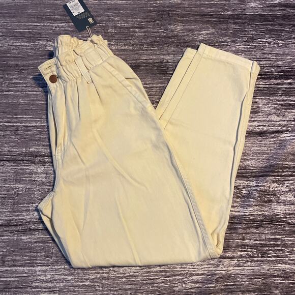 Universal Thread Denim - Womens Jeans Universal Thread Cream Mom Jeans Size 00